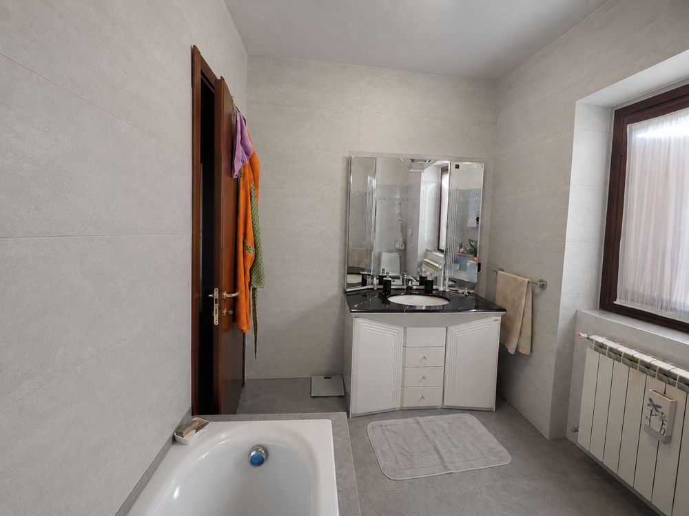 Bagni e rivestimenti – Bagno con specchio – dopo l'intervento
