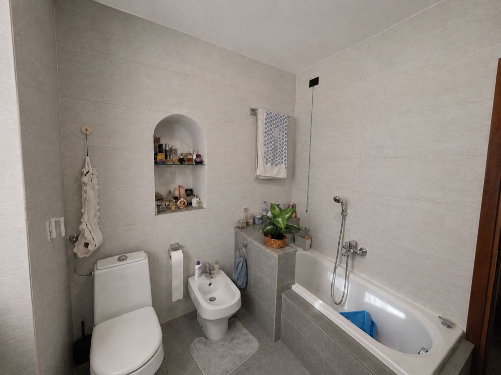 Bagni e rivestimenti – Bagno con nicchia – dopo l'intervento